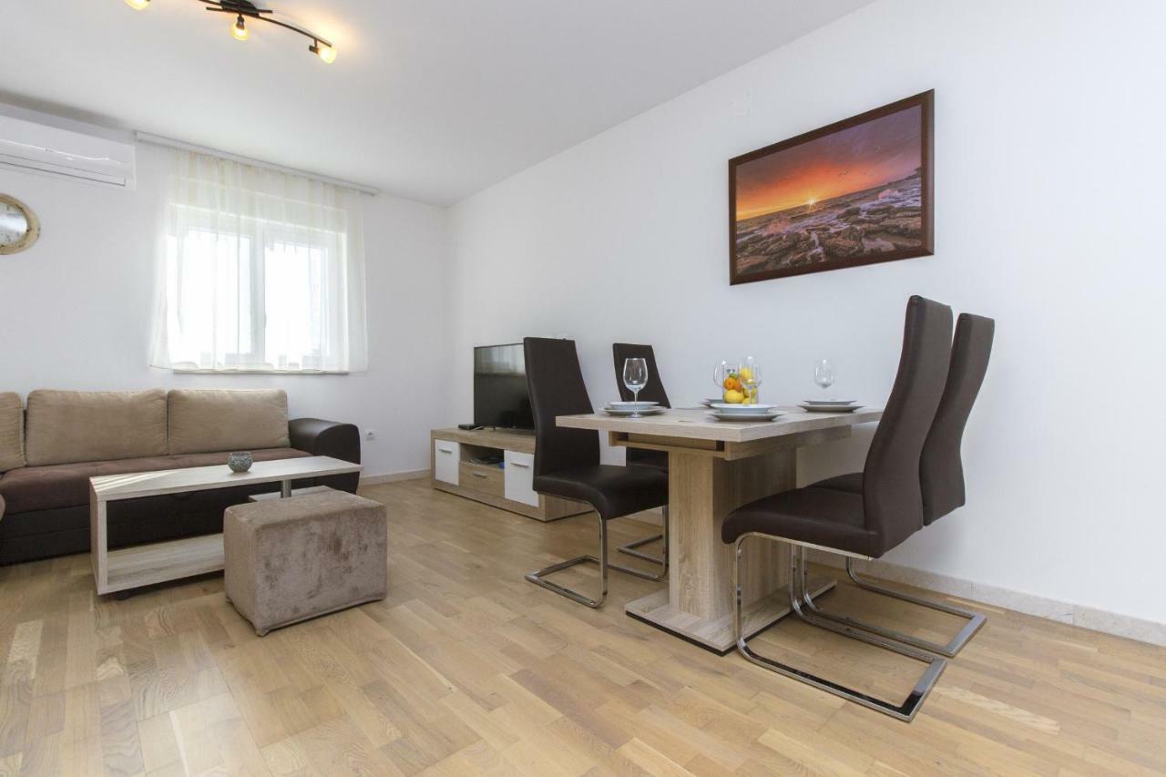 Apartmani Gabriella Vodice Kültér fotó