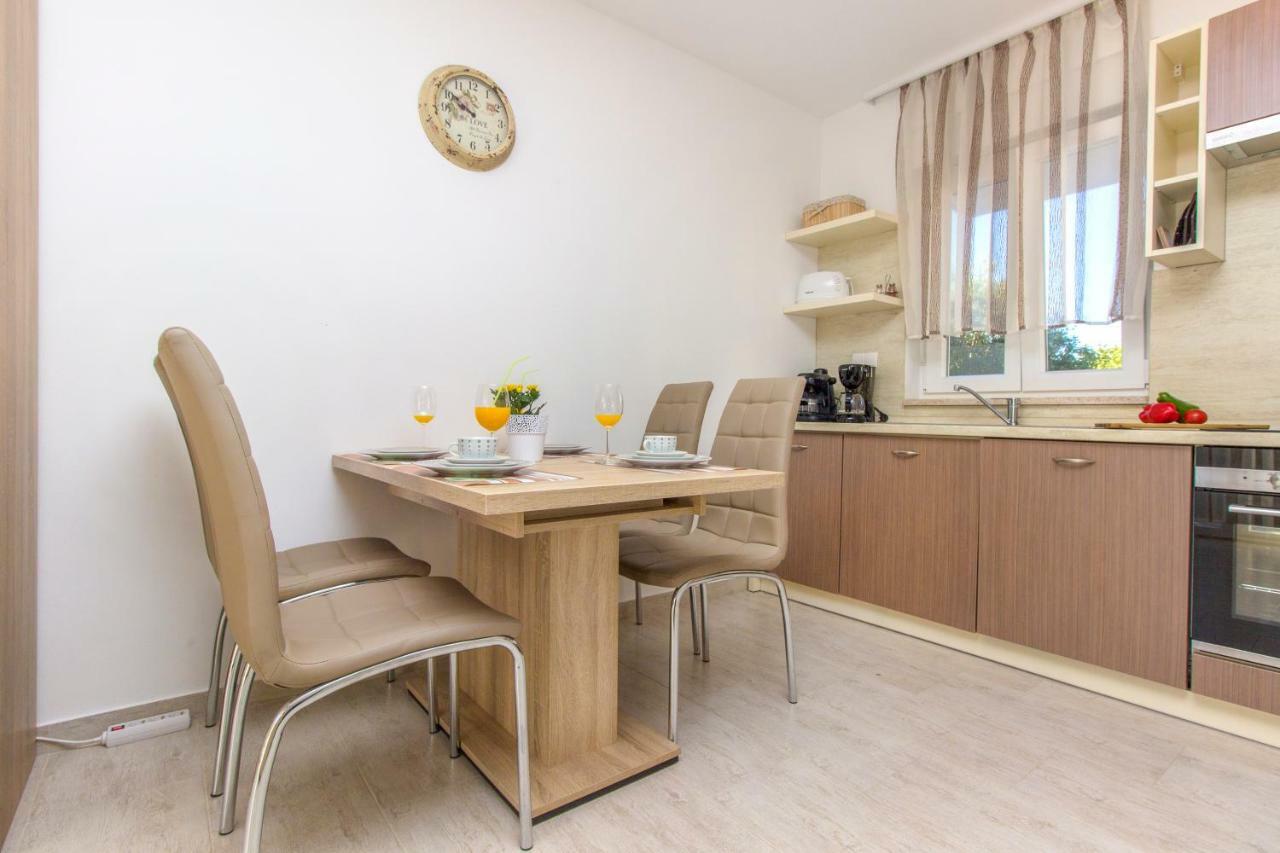 Apartmani Gabriella Vodice Kültér fotó